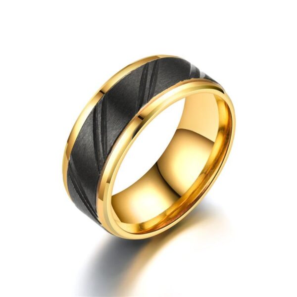 Noble Men’s Gold Slitted Ring – Lyft din stil med lyxig avancerad sofistikering